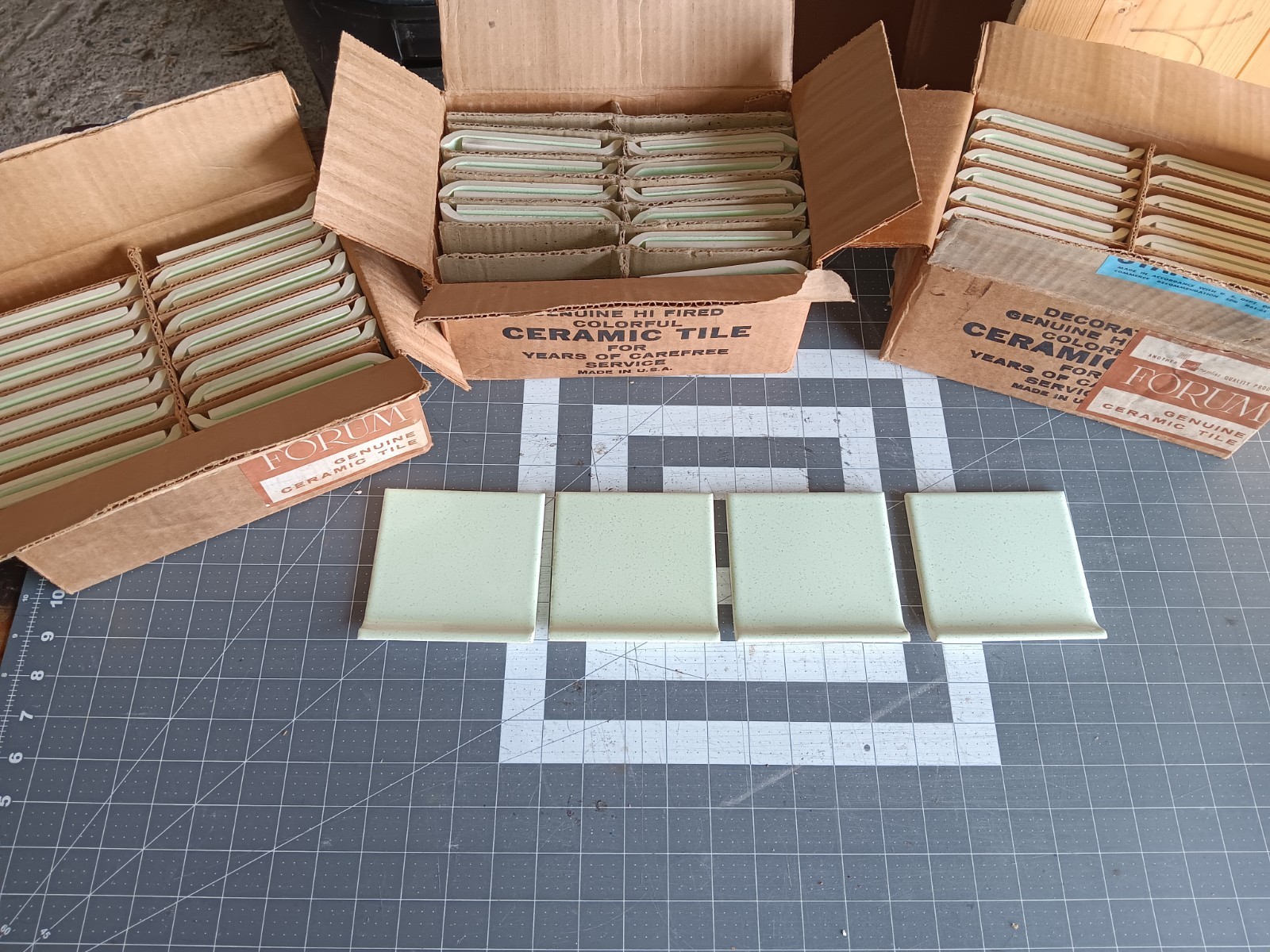 GREEN SPECKLED Antique Tile Cove Base Wall Floor 70 pieces total NEW BOX Vintage