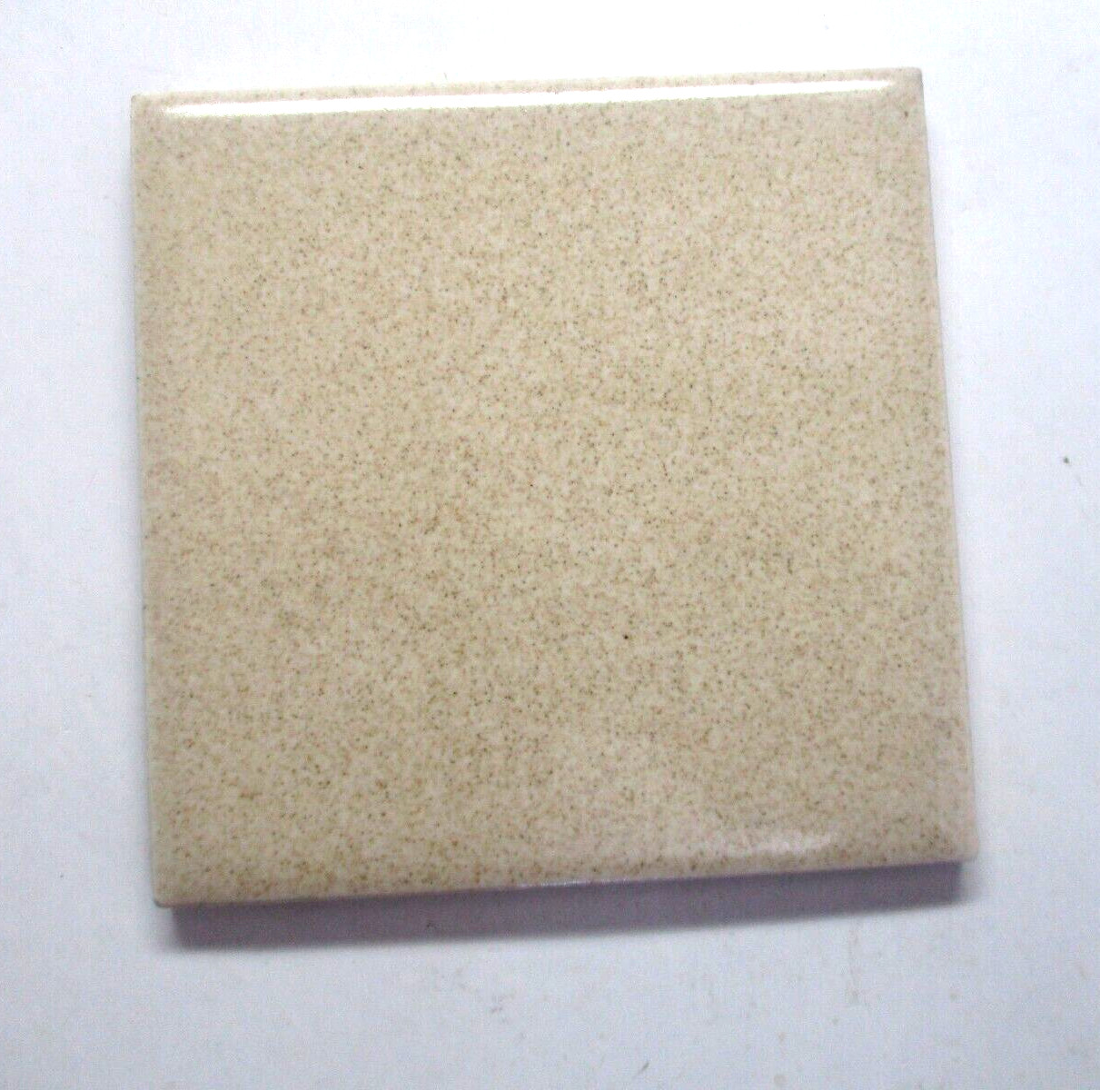 1 Wall Tile Robertson USA 4-5/16″ Gloss Speckled Brown on Beige Ceramic 1950 MCM