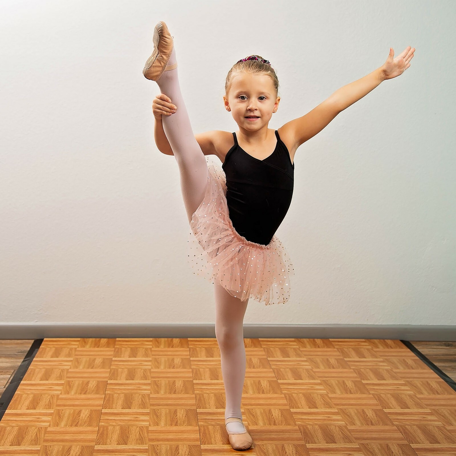 FlooringInc Practice Dance Tiles Kits with Edges, 12″x12″ Tiles, 11 Floor Sizes