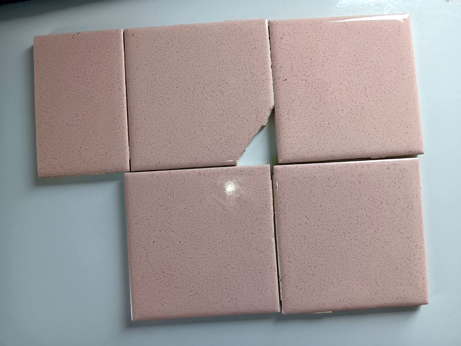 Robertson USA 4-3/8″ Sq. Pink Speckled Gray Ceramic Wall Tile 50s 60s VTG BR 3+