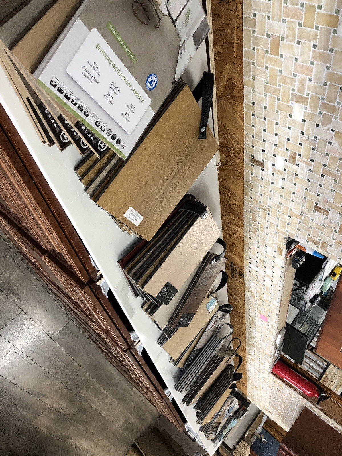 Laminate Vinyl SPC Tile Wood Flooring Luxury Water Proof Scratch Proof