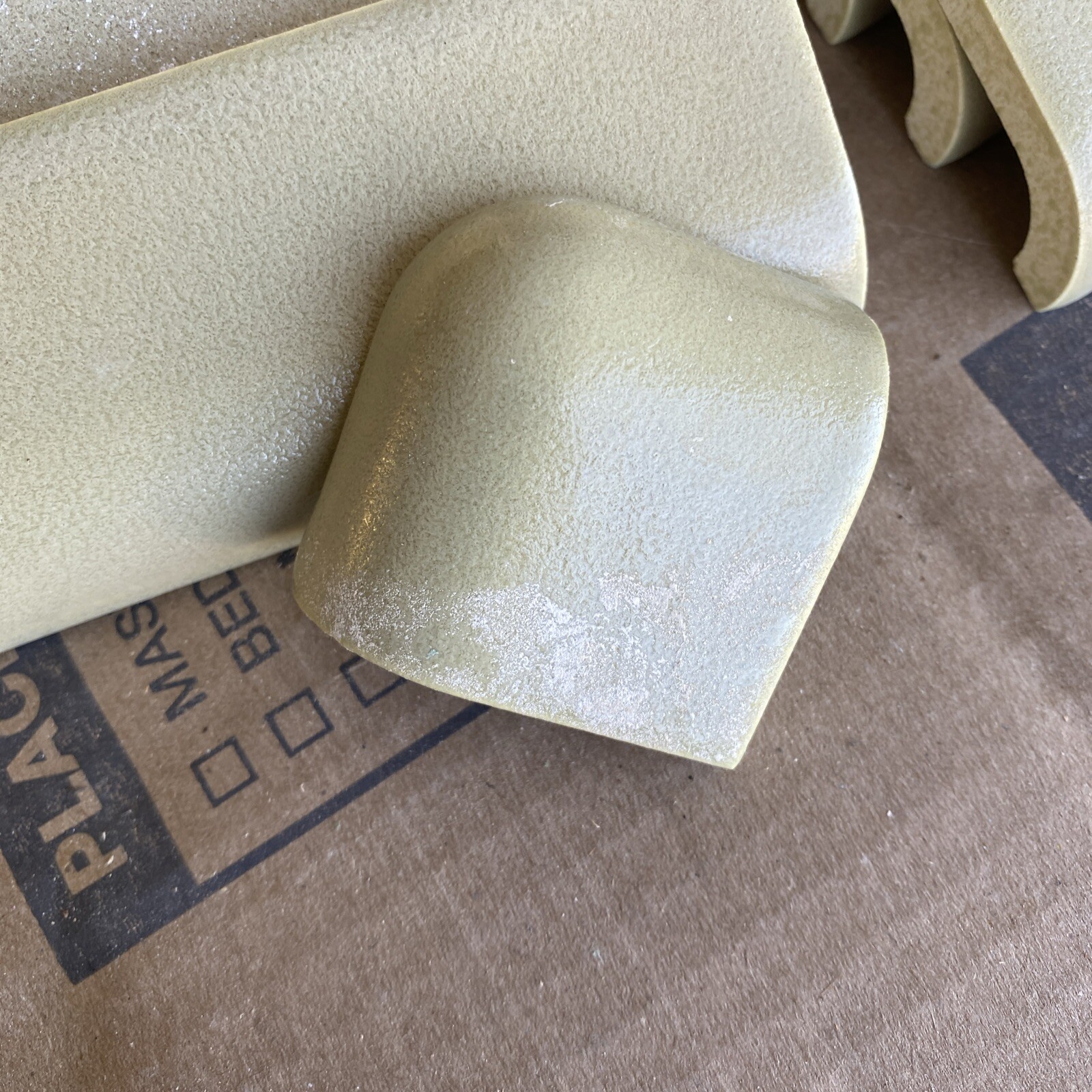 1 American Olean Crystalline 2″ X 2″ X 3/4″ Ceramic Bullnose Out Corner Avocado