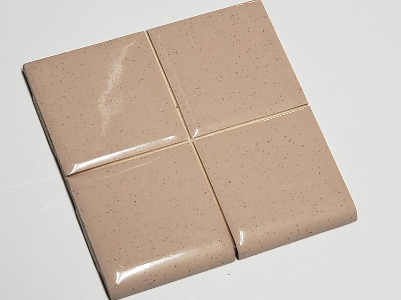 Vtg 1 1960s Ceramic Tile – Beige Tan w/Specks Gloss Scored Bullnose 4 1/4″ Sq.