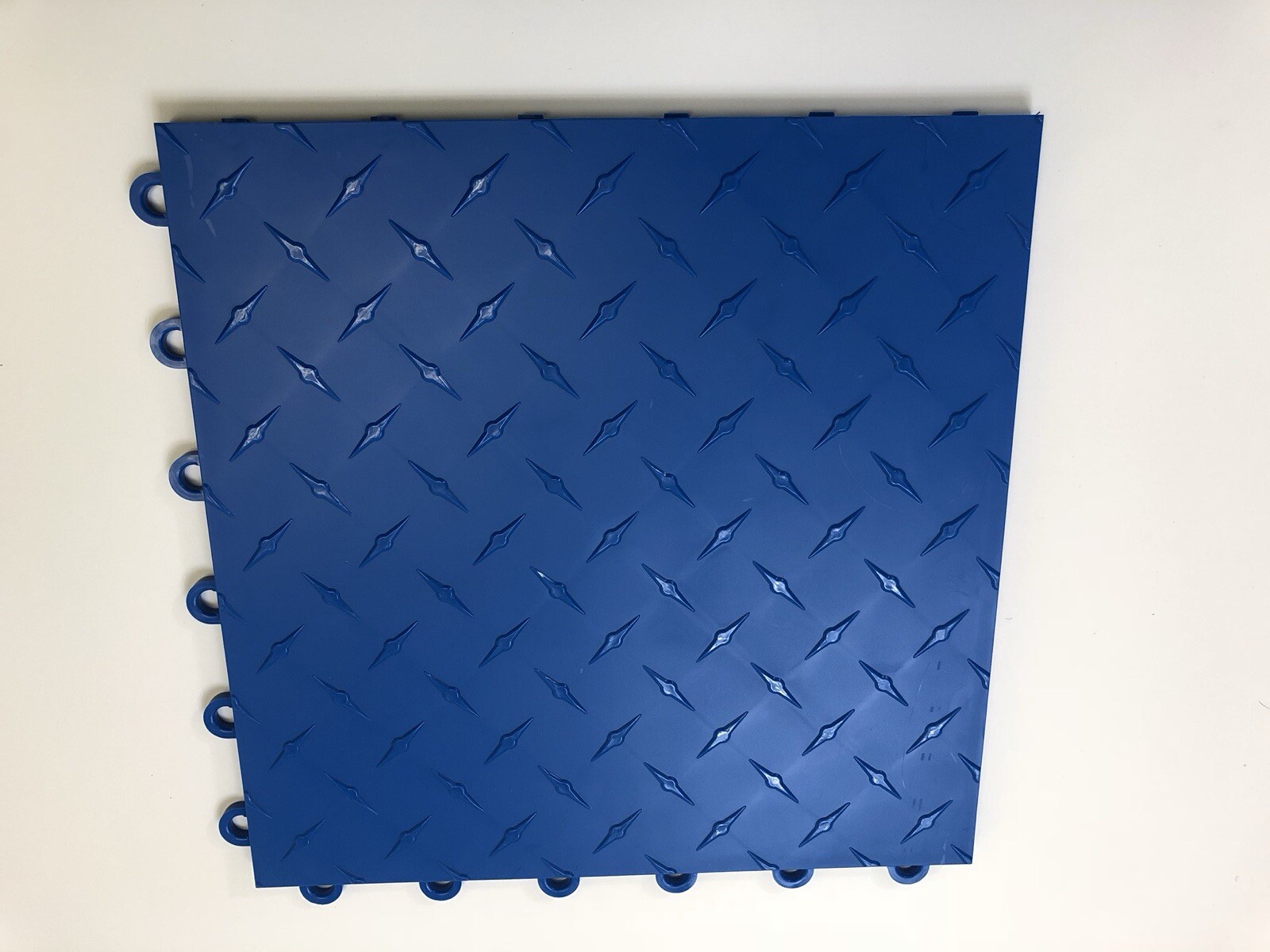 BLUE – 50 interlocking garage floor tiles Diamond Plate Clearance Basement Deck