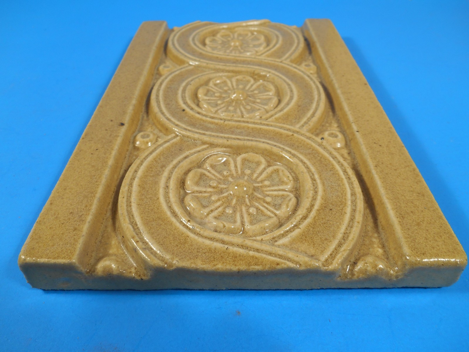 Vintage Ceramic Border Tile 10-1/8″x6-3/4″x3/4″ Floral and Circle Design