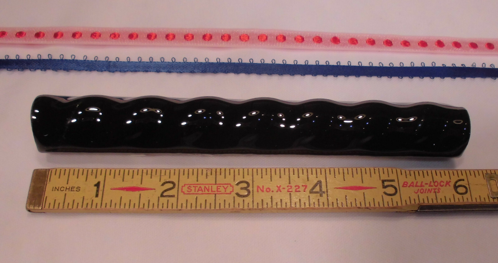 1 pc. Gloss Black Ceramic Sizzle Liner Rope Tiles 3/4″ X 6″ by American Olean