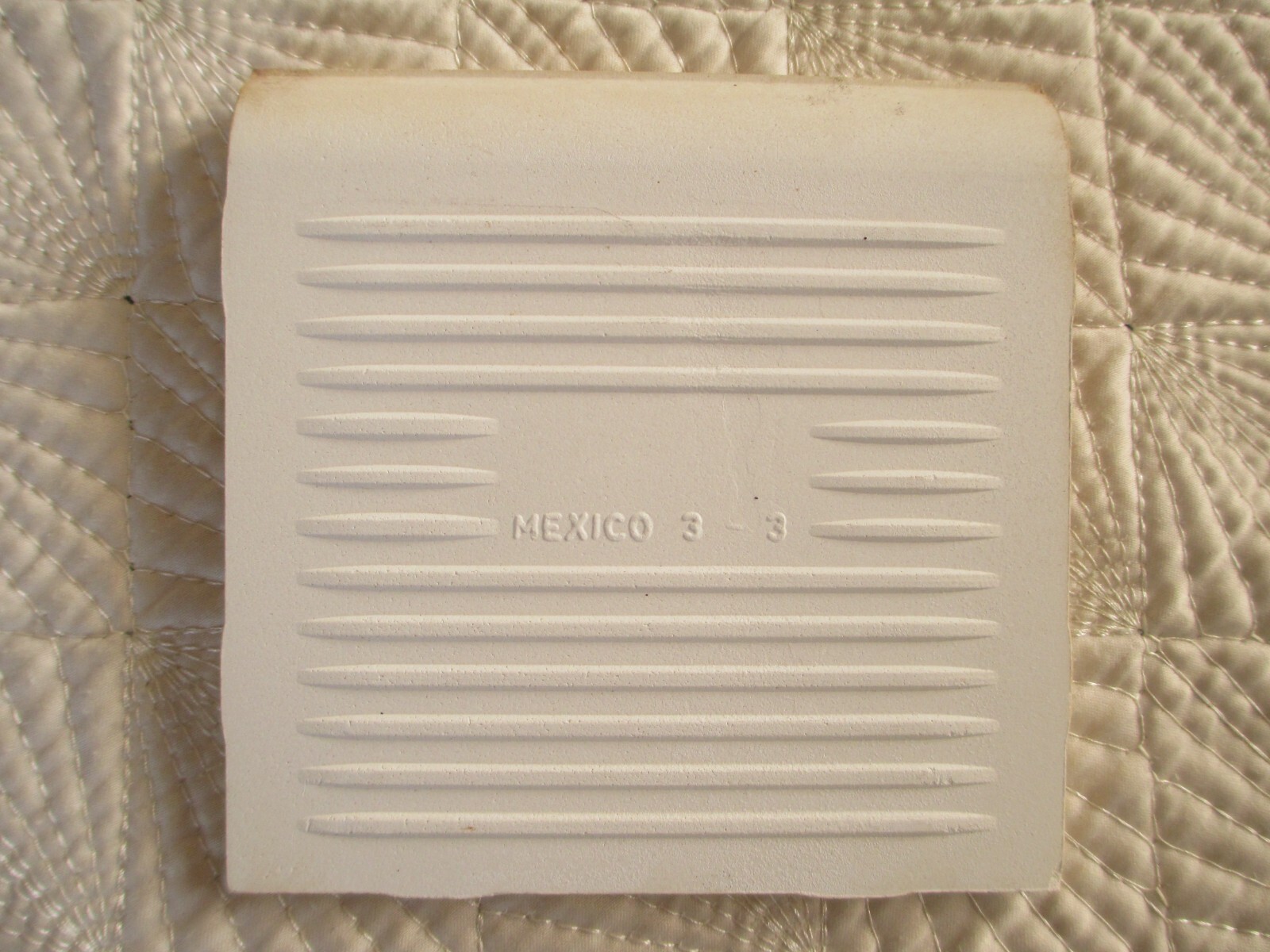 VINTAGE LIGHT YELLOW GLOSS CERAMIC WALL TILE COVE BASE 4-1/4″ X 4-1/4″