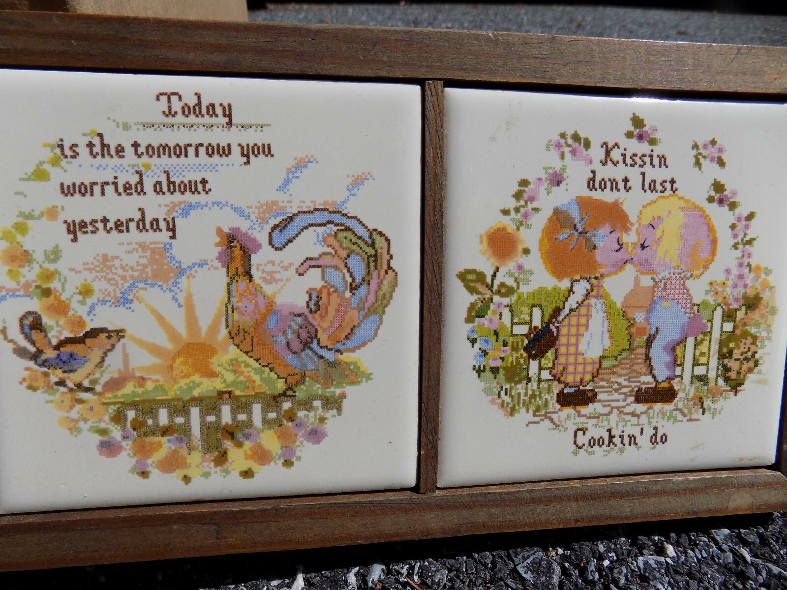 Vtg folk art 6 Country Tile Set Framed Cross stitch style Kitchen Home Kissin +