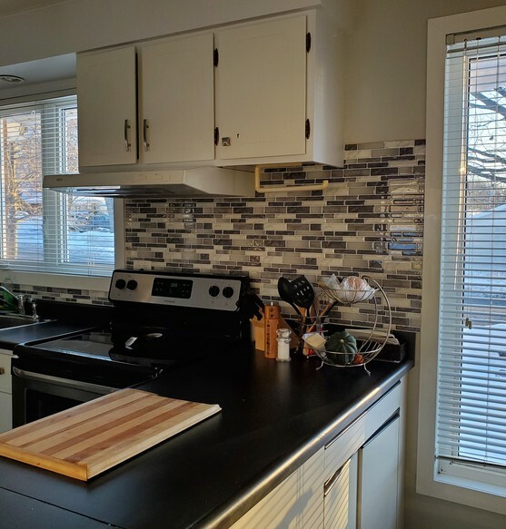 Art3d 10 Pieces Peel and Stick Kitchen Backsplash Tiles Self Adhesive Tile