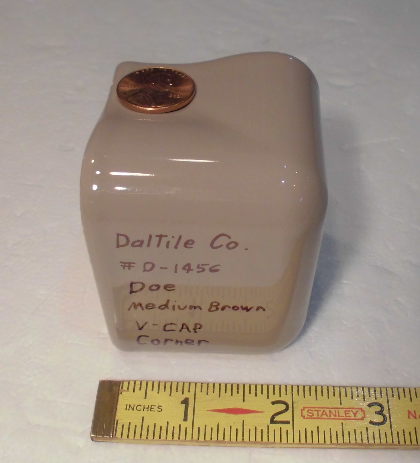 1 pc. Medium Brown – Doe: V Cap Corner Ceramic Trim Tile Counter Edging, Daltile