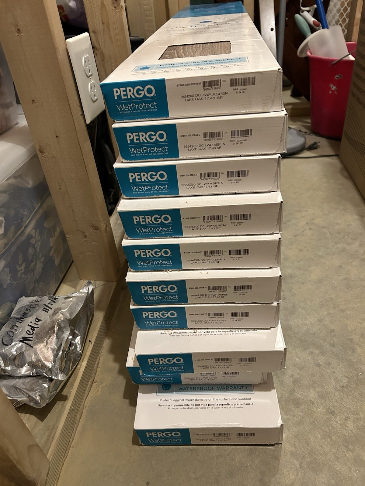 Pergo WetProtect Aspen Lake Oak Interlocking Floor Tiles