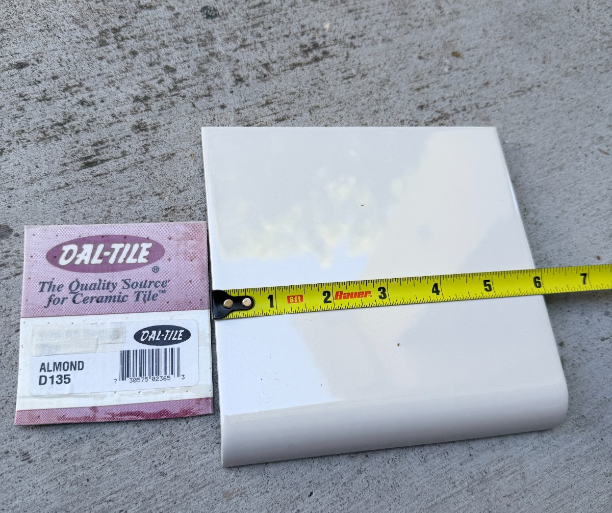 Lot of 2 – Daltile 6×6″ Almond Bullnose Tile D135