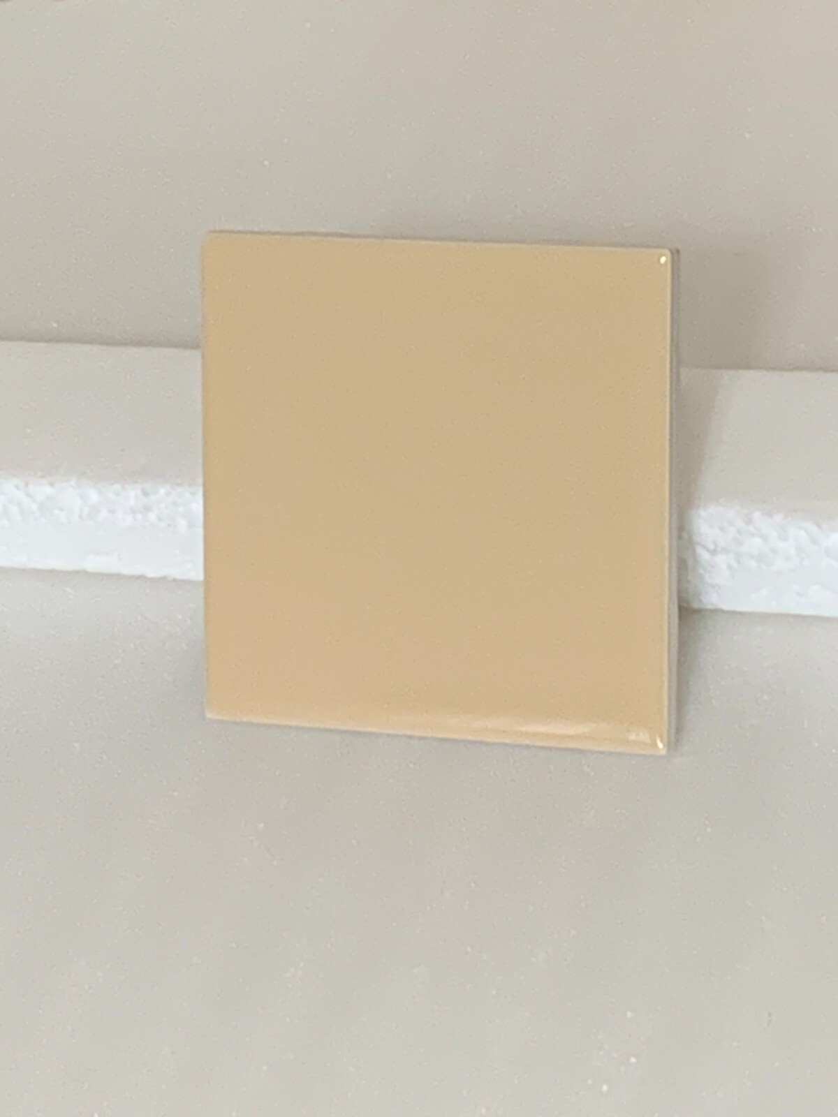 New AO AMERICAN OLEAN 4 1/4″ X 4 1/4″ BRIGHT MAIZE #0024 GLOSS * 12 * pcs