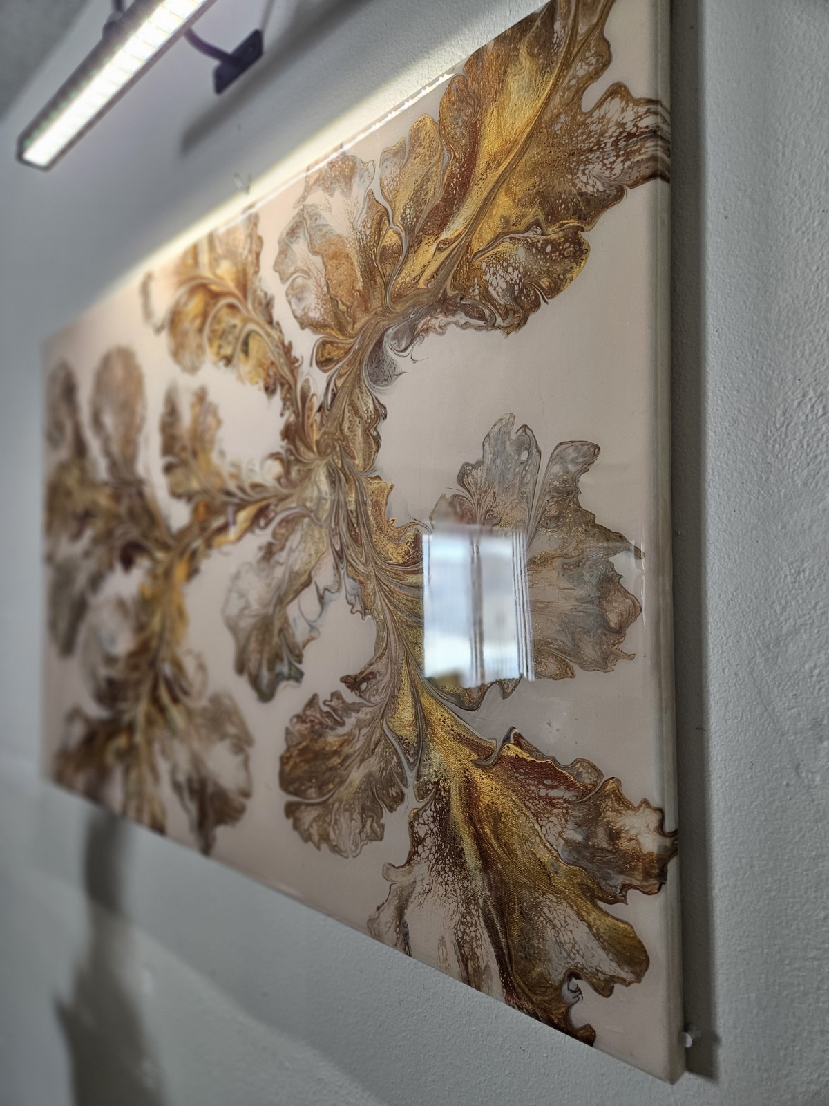 Lg 24×36 Beautiful epoxy resin coated floral dutch pour/w matching coasters.