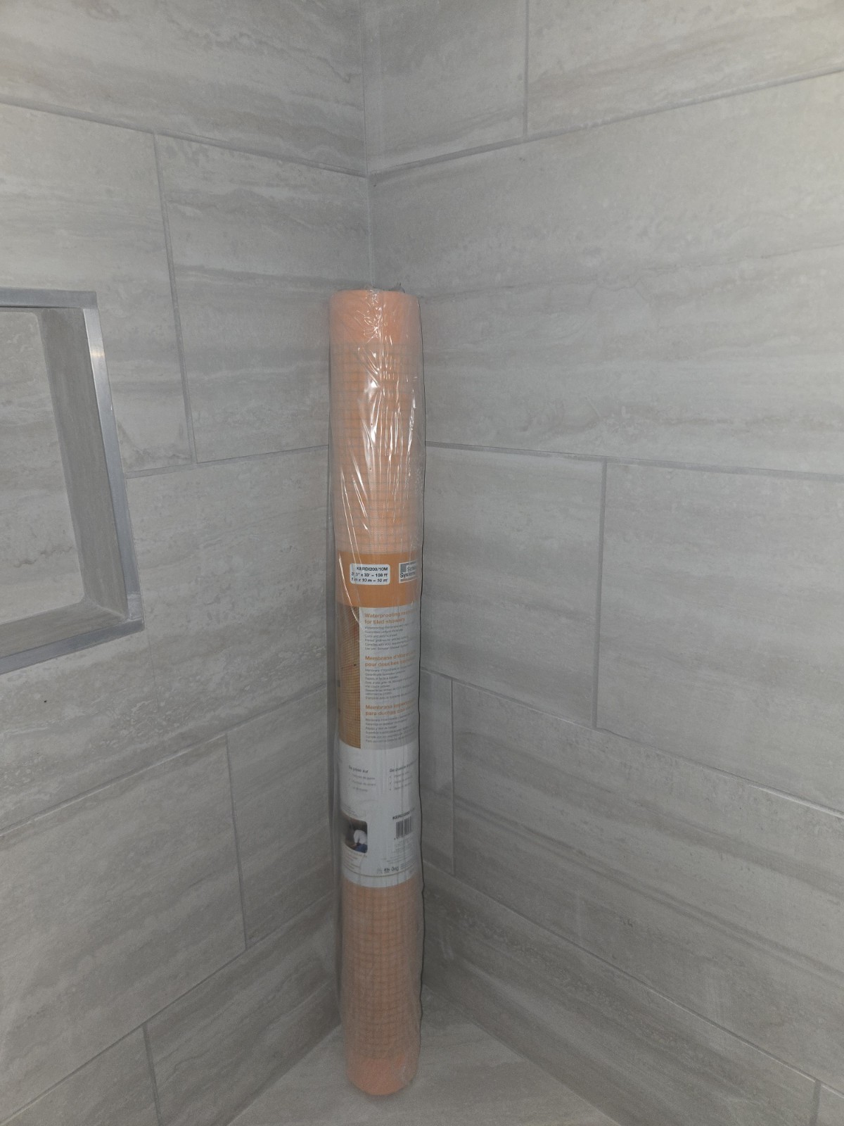 Schluter KERDI Waterproofing Membrane Roll KERDI200/10M 33in x 108ft Orange