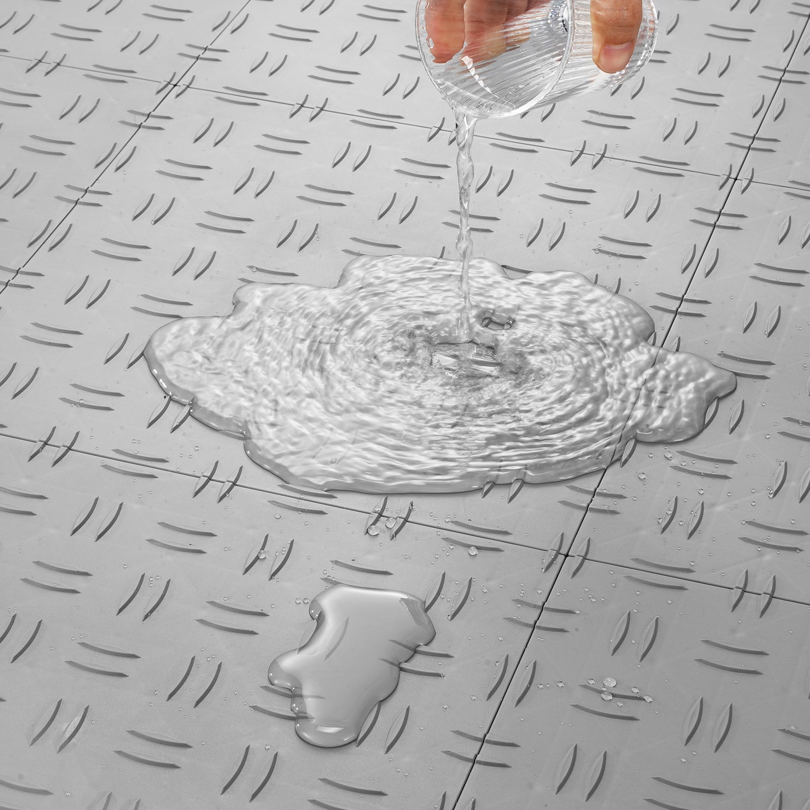 VEVOR Garage Tiles Interlocking 12×12 in 25 Pack Garage Flooring Tiles Silver