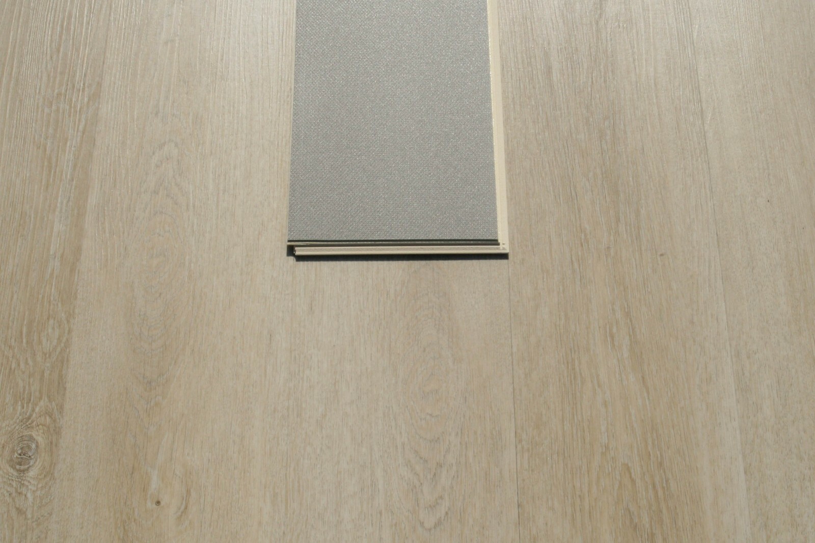 8mm Sheridan Luxury Vinyl WPC Plank With IXPE Rubber Pad Sample