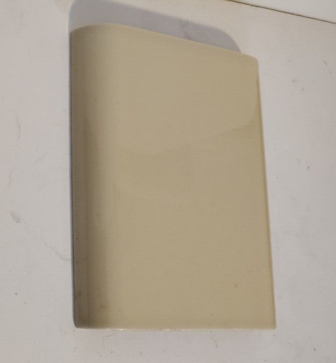 1 Wheeling Double Corner Ceramic Saddle Tile Cap U Shape Pale Yellow 6-1/8″ Vtg