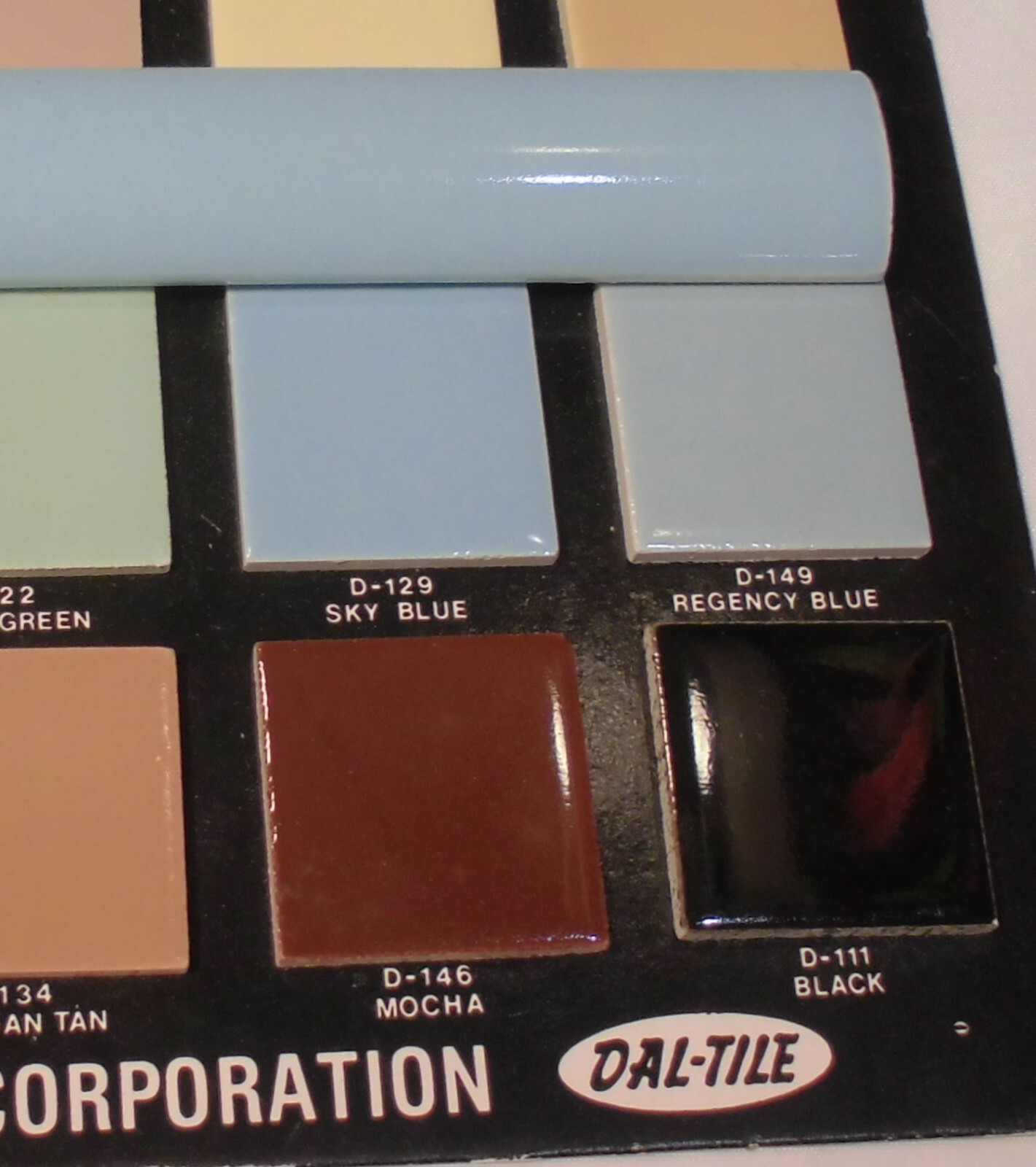 1 pc. *Sky Blue* Ceramic Outside Corner / Quarter Round Tile 1″ X 6″ NOS