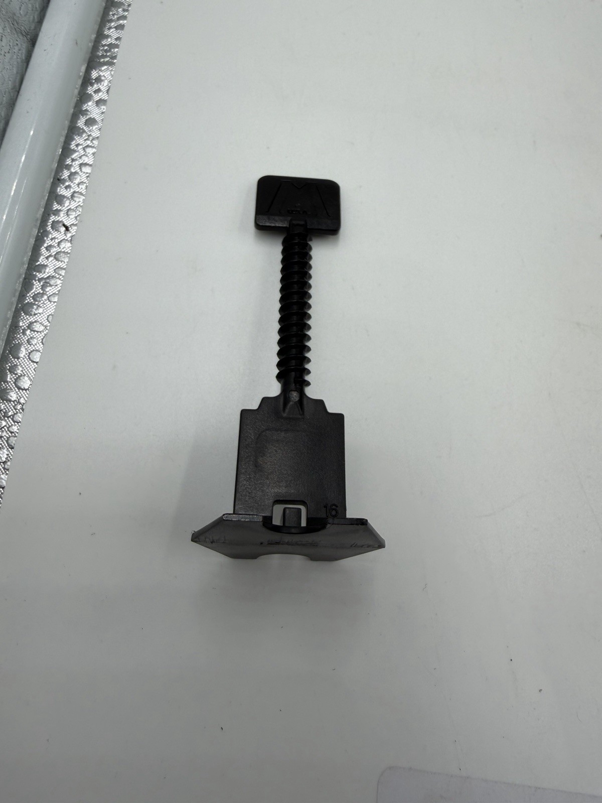 Marshalltown 1/8-in X-Shaped Tile Spacer and Leveling System 200+ Pack
