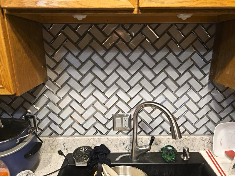 Satori Skylight Champagne Glass Mosaic Herringbone Glossy Tile 11.14″ 10pk