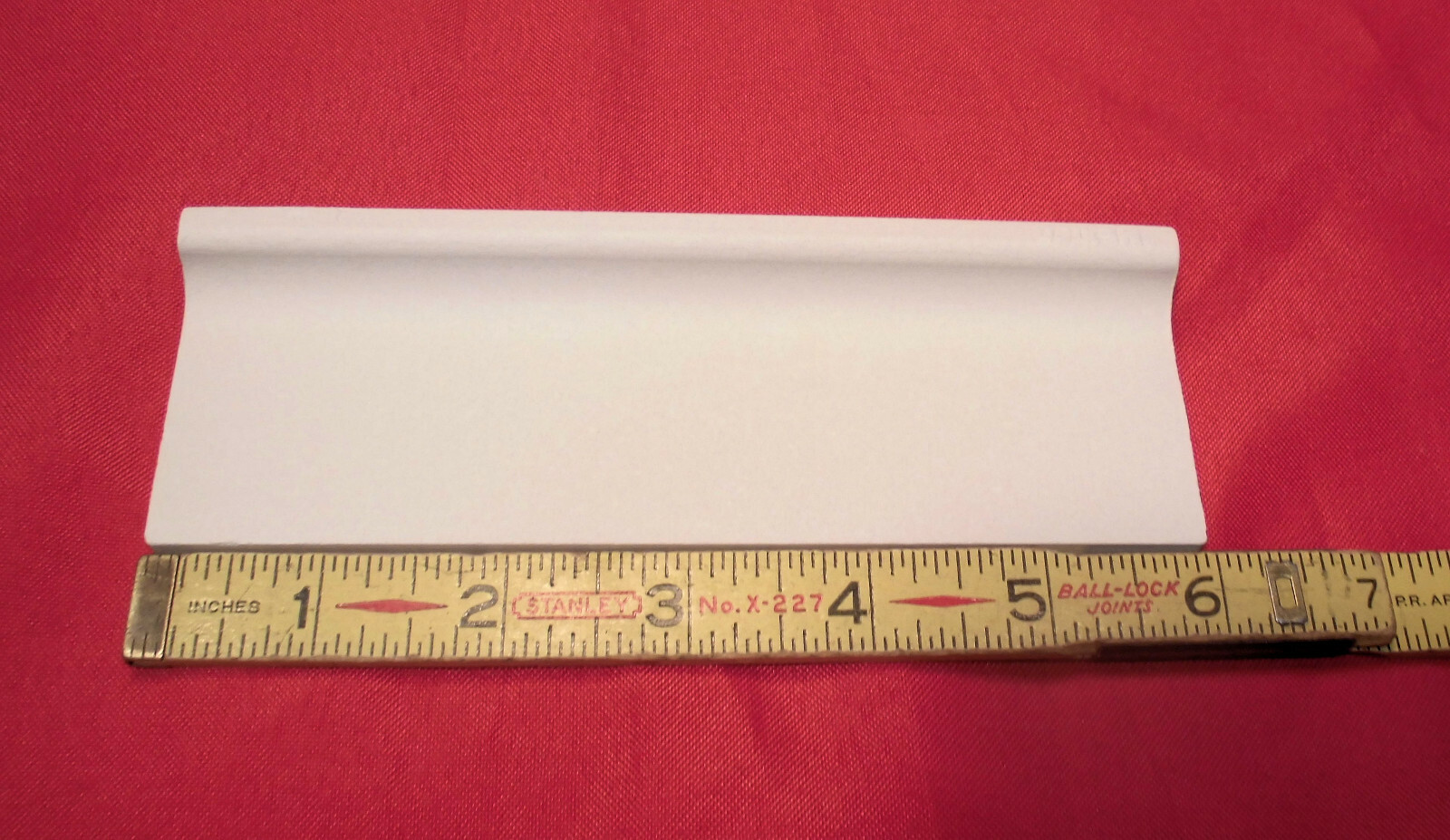 6 pcs. Matte White 2″ X 6″ X 5/8″ Ceramic Radius Bullnose Tile: Designer White