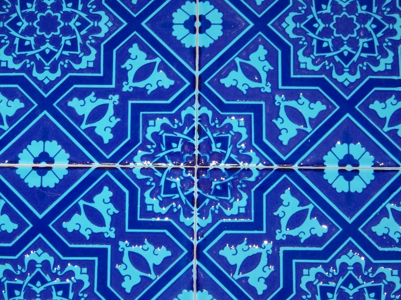 4 8″x8″ Iznik Raised Turquoise & Blue Floral & Geometric Pattern Ceramic Tile