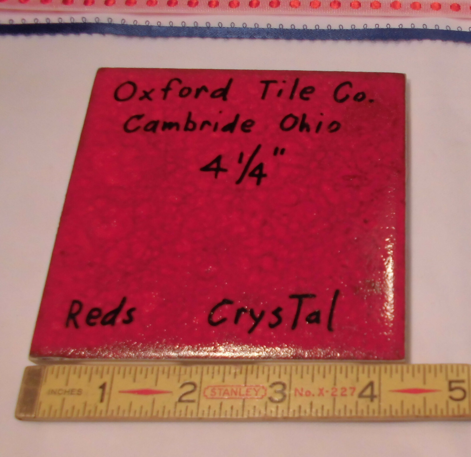 1 pc. *Red Vanes* Glossy Ceramic Tile 4-1/4″ by Oxford Co., Cambridge Ohio, NOS