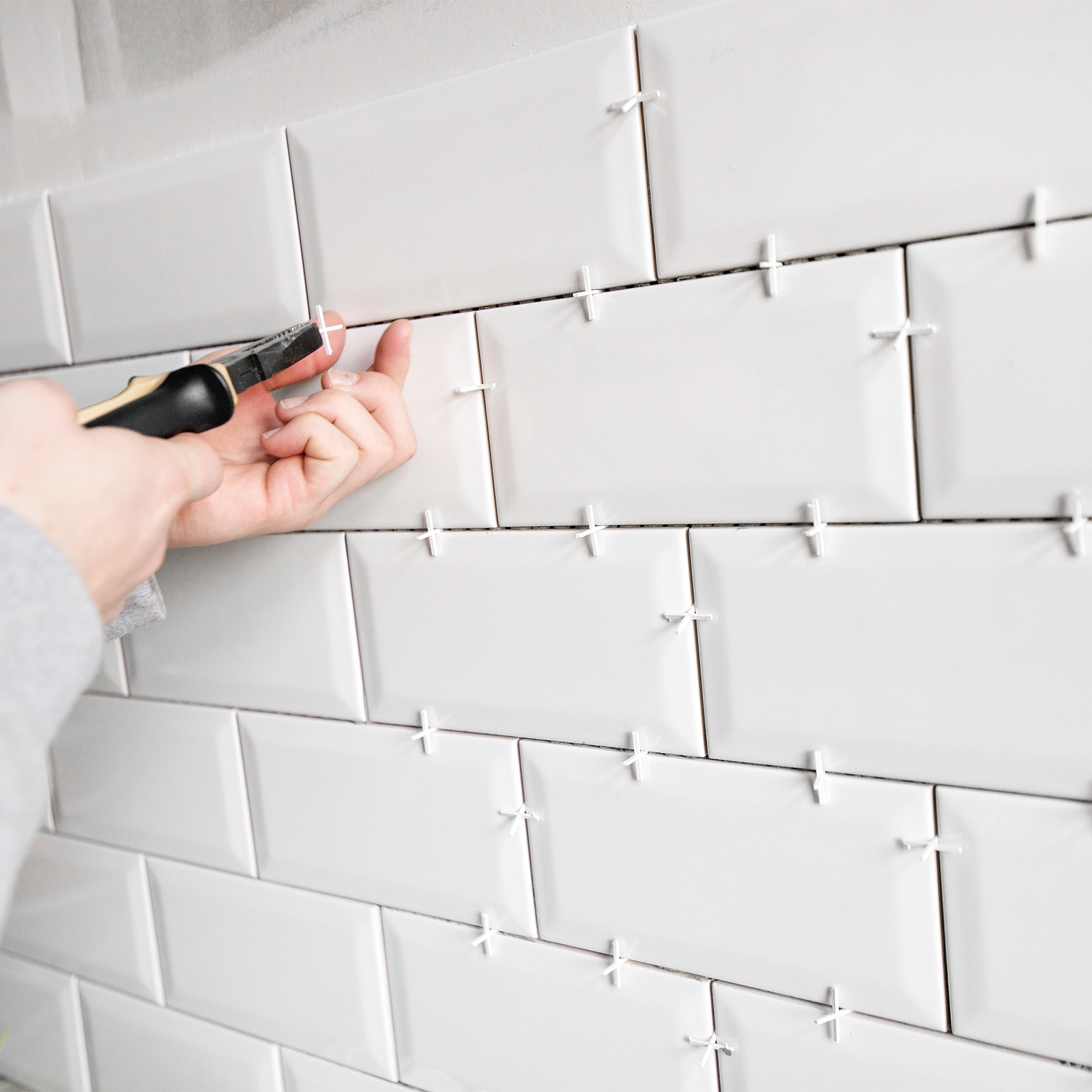 400Pcs Tile Spacers, 2mm 3/32″ Cross Shape Wall Floor Tile Spacer White