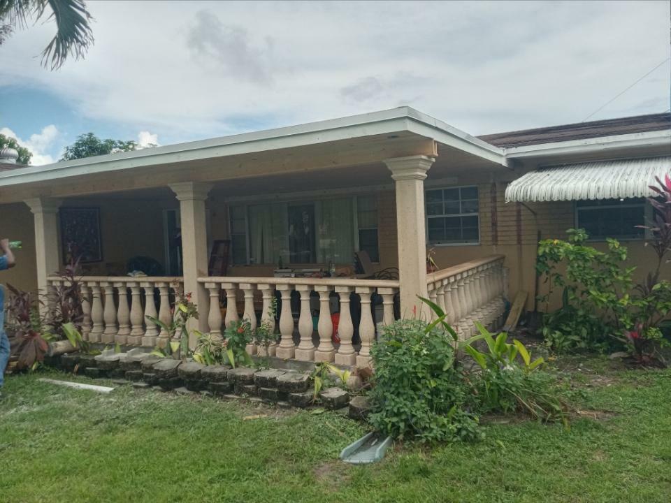 CAST STONE BALUSTRADE / BALUSTERS /HANDRAIL/ POSTS W/ IRON ROD CORE