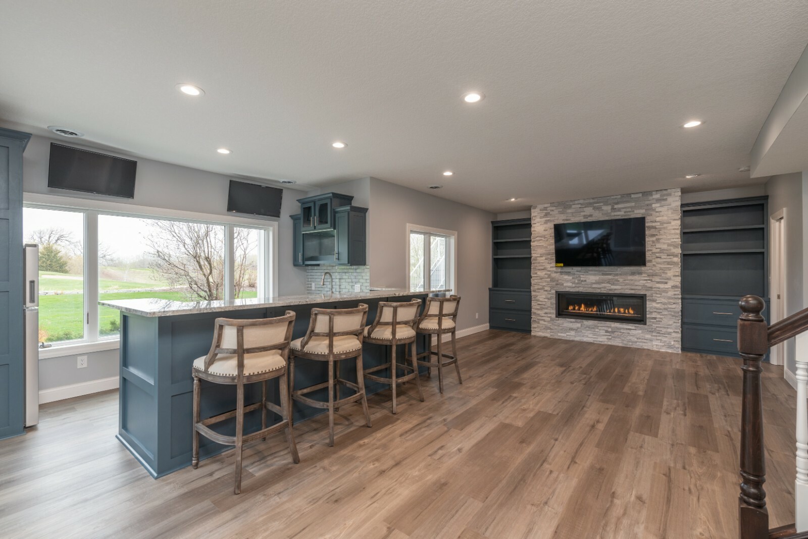 Ashford Luxury Vinyl SPC Plank With 1mm IXPE Rubber Pad Sample