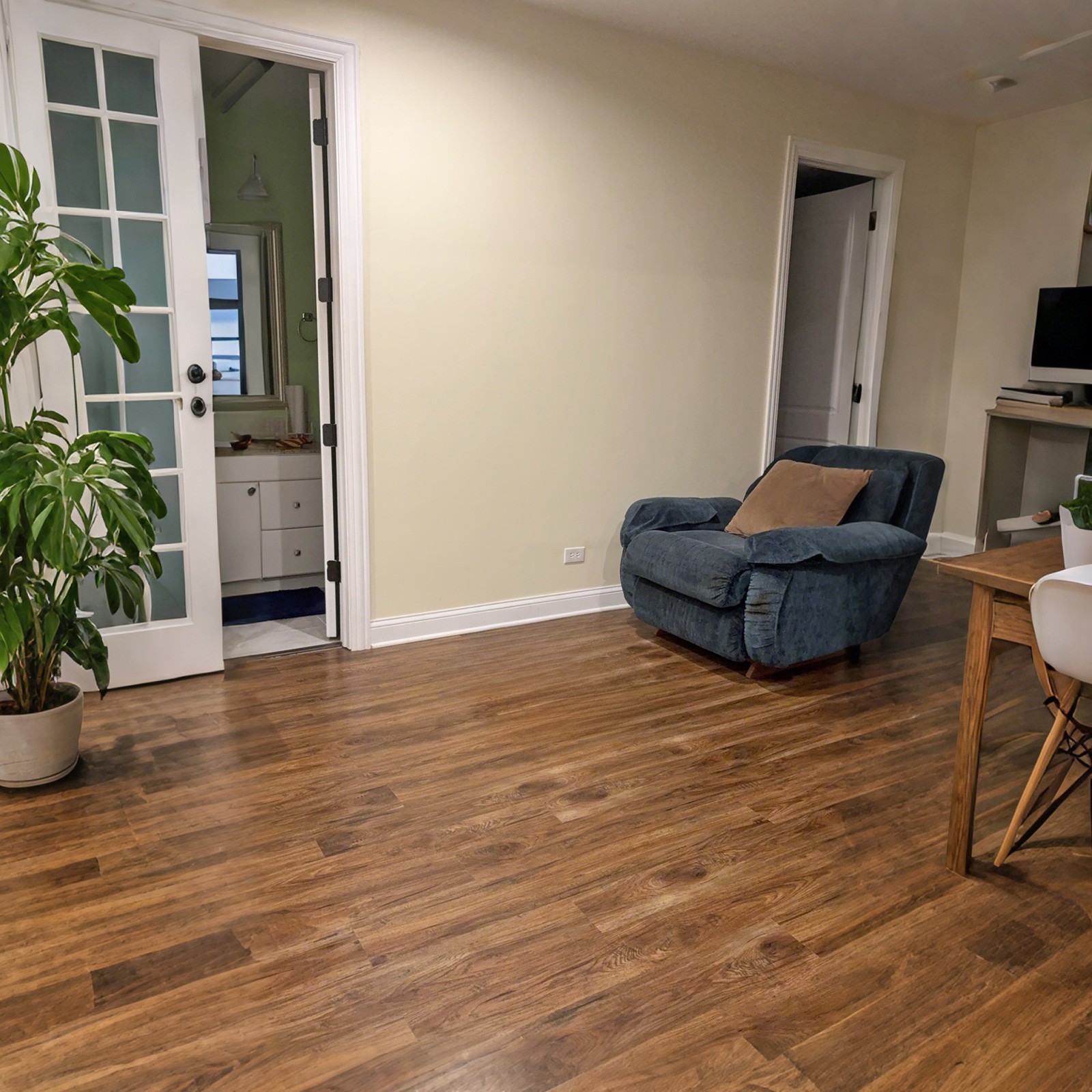 Chiselled Wood Grain Vinyl Flooring 10 Planks 48″ X 7″ Wood-Look Planks 23 SQF