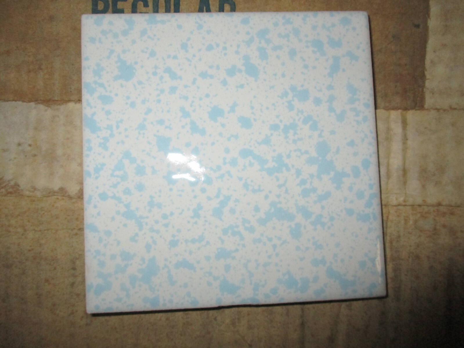 1 Wall Tile Florida USA FT 4-3/8″ Ceramic Mottled Sky Blue on Off White Vtg MCM