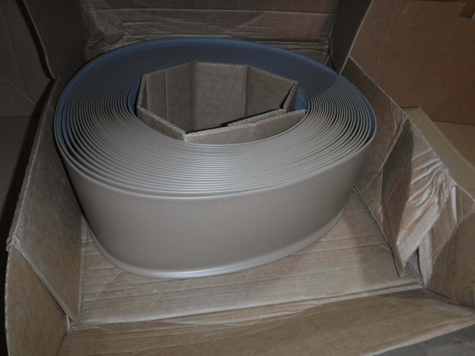 SHAW 2U630 THERMAL PLASTIC RUBBER WALL COVE BASE 6″X1/8″X 96FT Light Brown