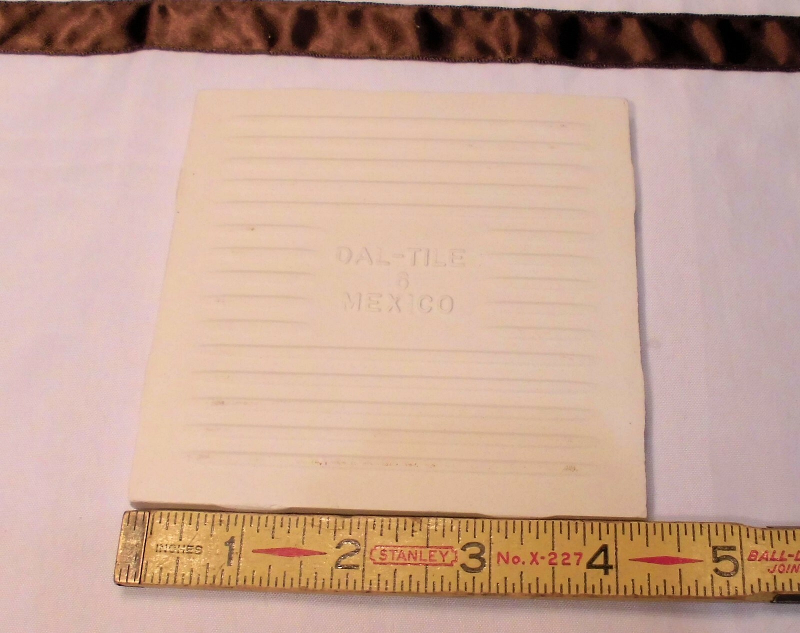 1 pc. *Pearl White* Ceramic Tile by Daltile 4-1/4″ Crystall Glaze, New 1990’s
