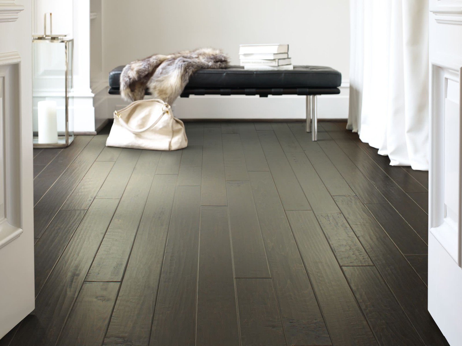 Shaw SW547 Yukon Maple 5″W Heavy Scraped Engineered Hardwood – Timberwolf