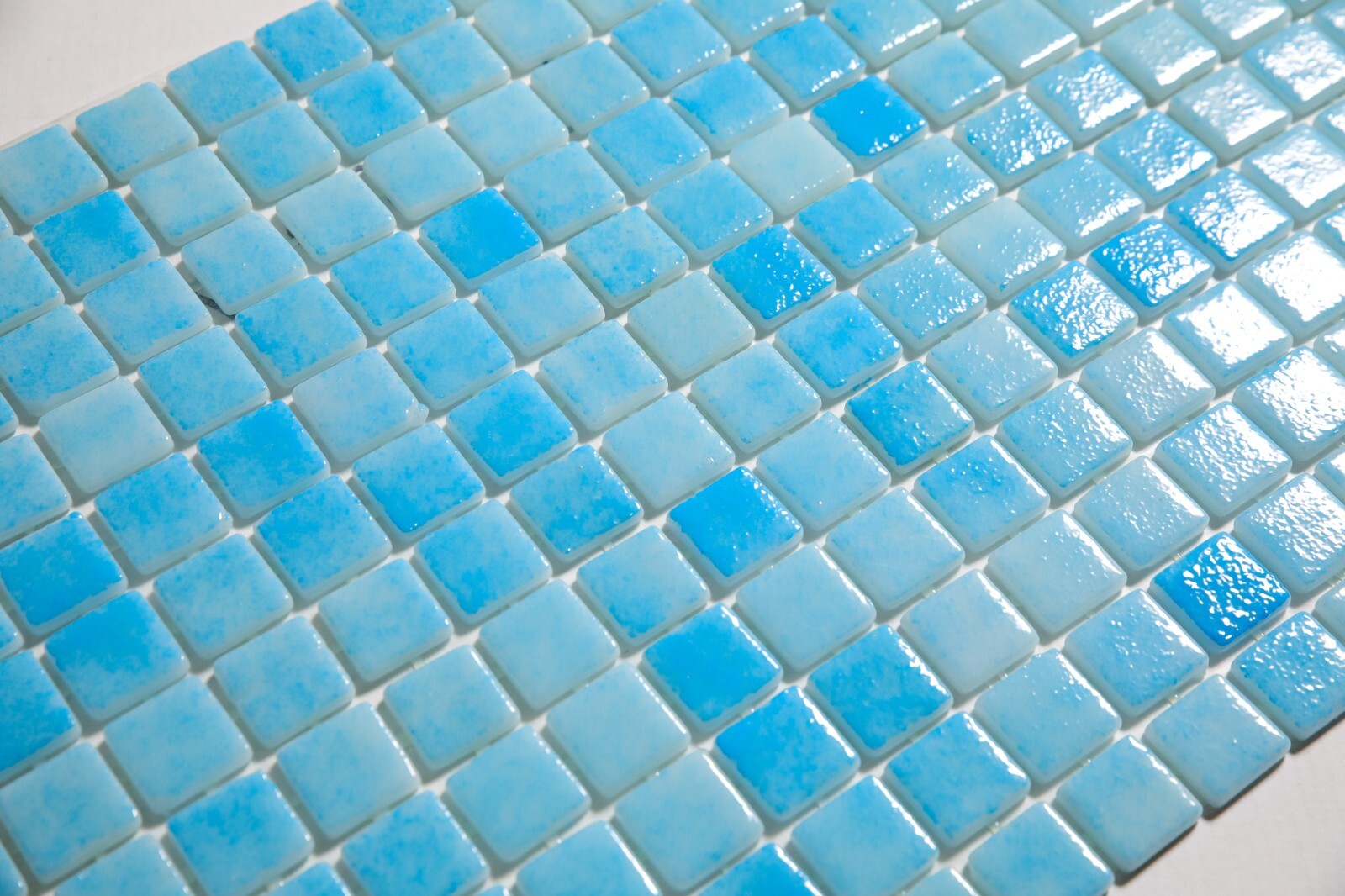 Pressed Glass Mosaic on Pool Net 32.5×51.5 – Caribbean Pool Glossy