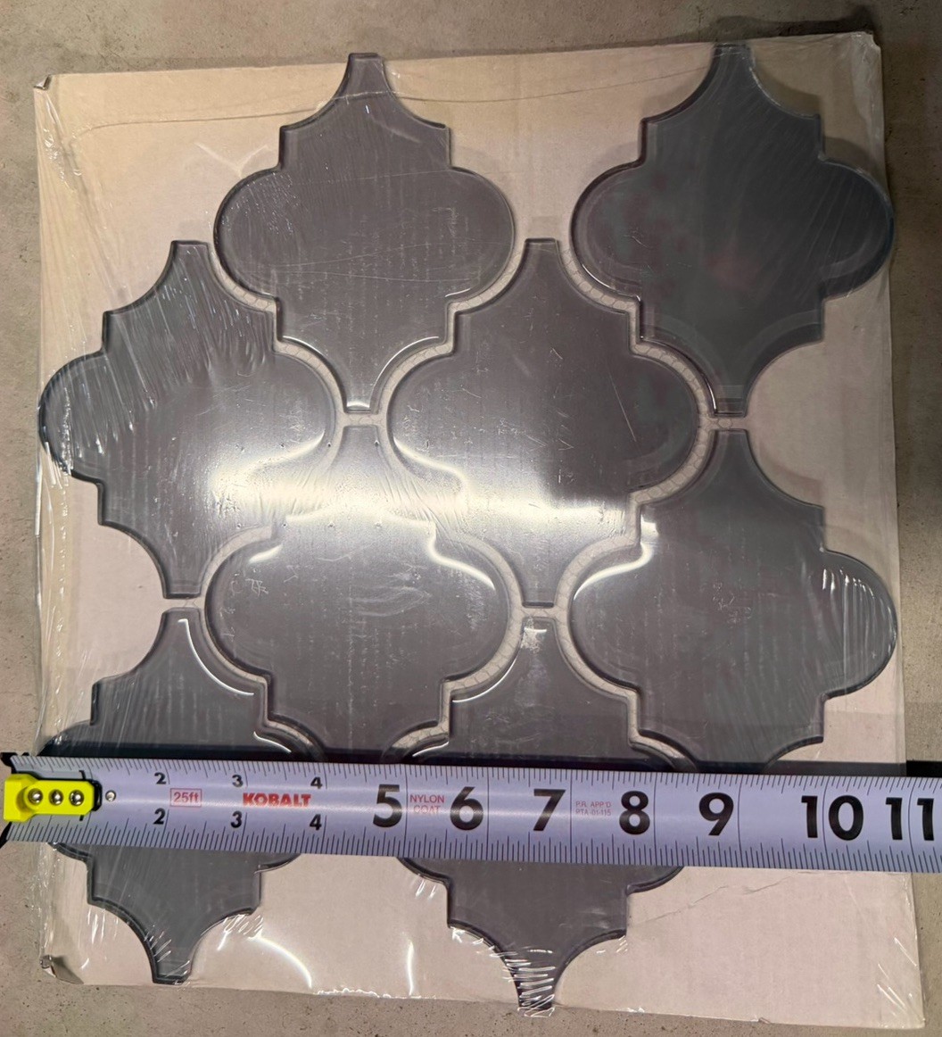 True Gray Arabesque Glossy Glass Mosaic 11″x12″ Offset. GIORBELLO G9132