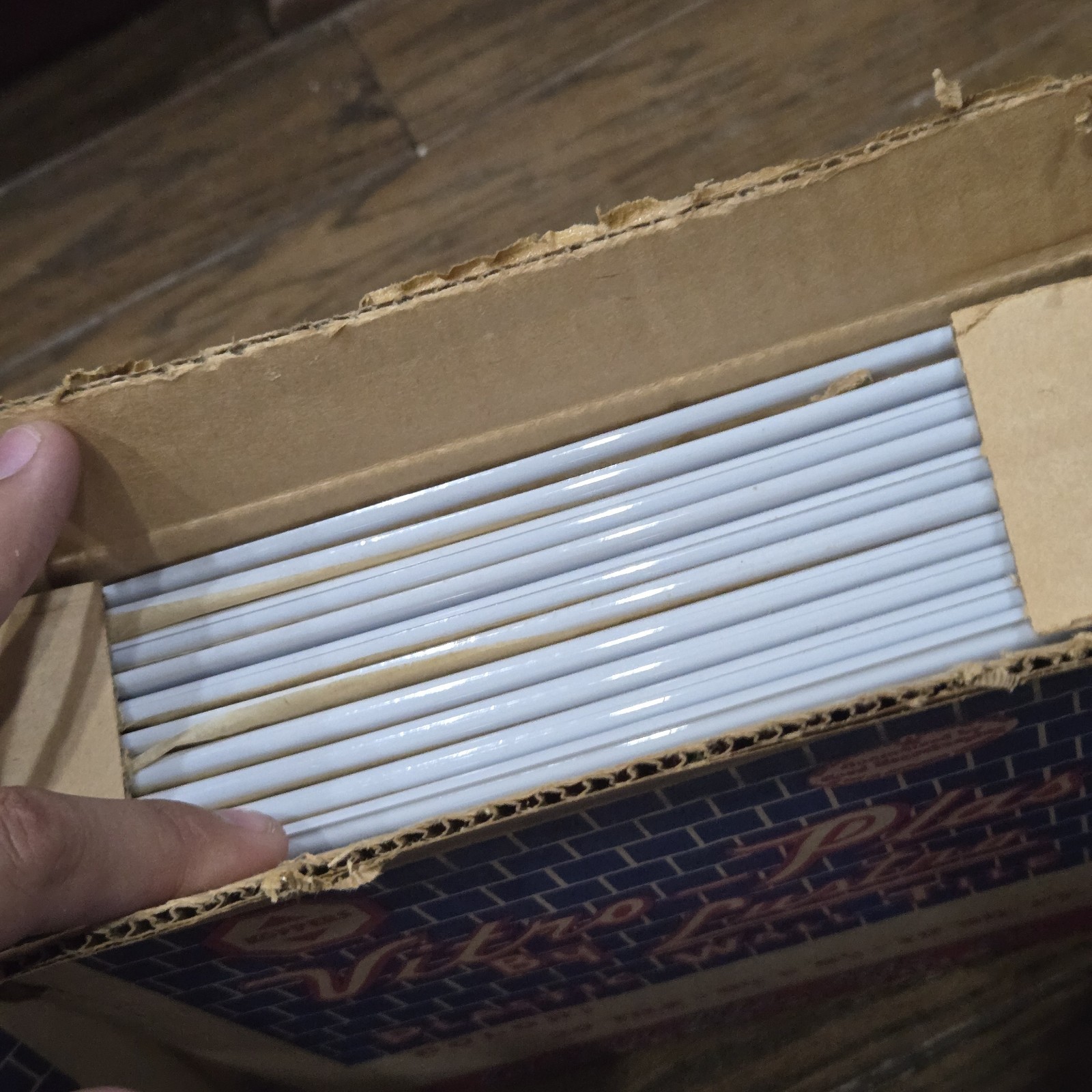 Vtg Plastic Wall Tiles White 50 Square Feet 100-8.5×8.5″ Lustro Vitro-Plas MCM