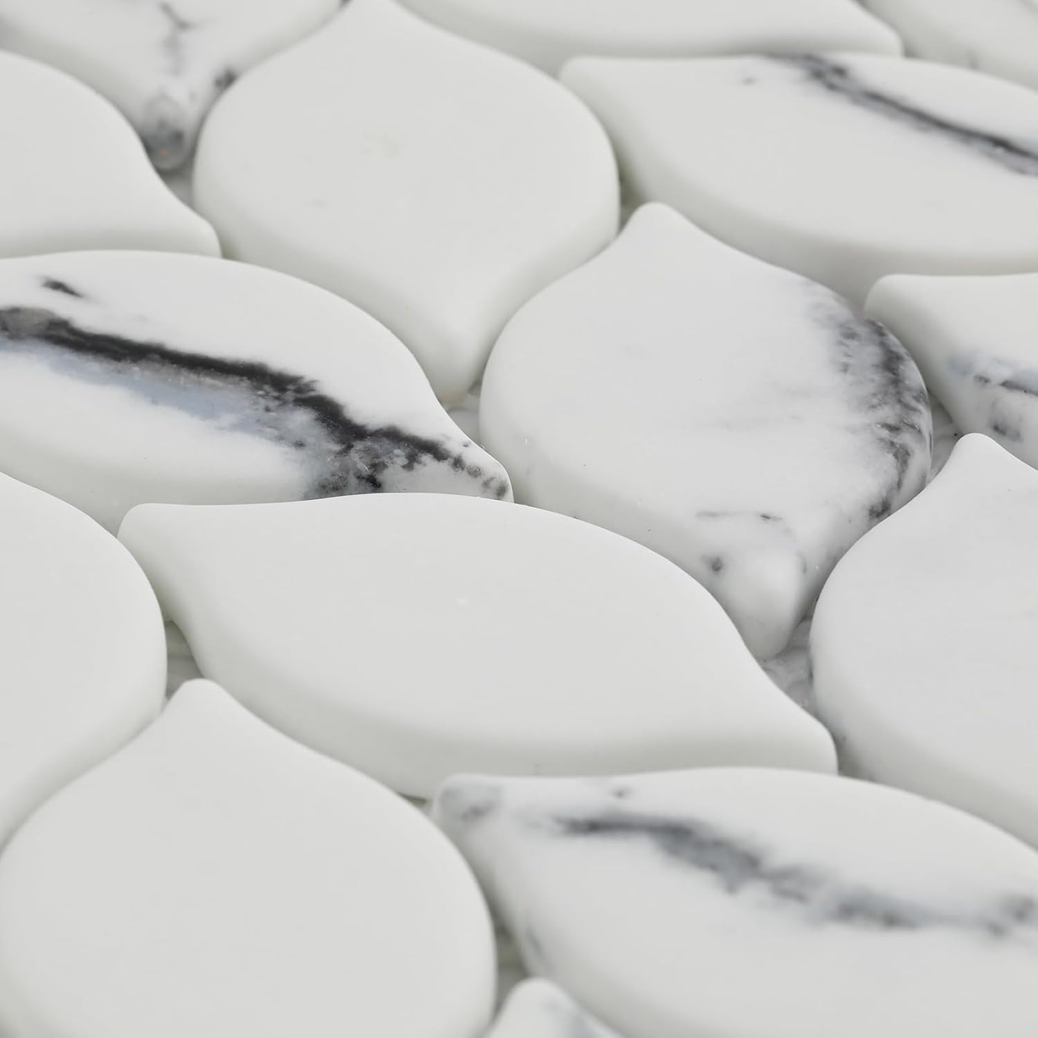 Carrara White 3D Leaf Waterjet Recycled Glass Mosaic Tile – 5 Sheets