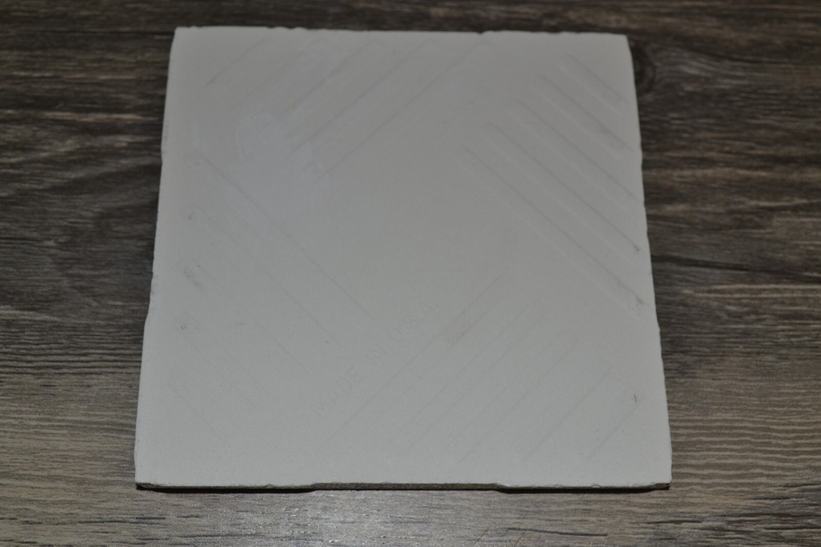 VINTAGE 1990s US CERAMIC TILE CO. GLOSSY SNOW WHITE 4 1/4″ SQUARE TILE