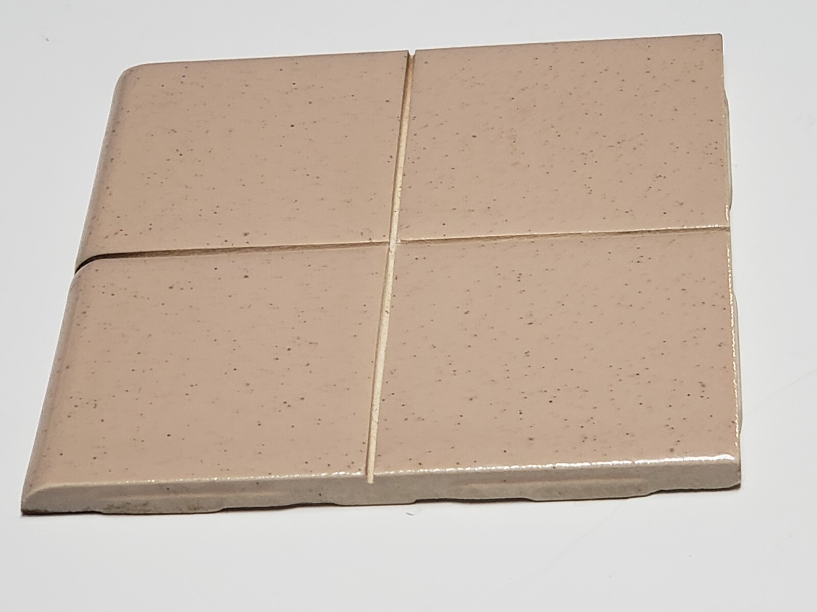Vtg 1 1960s Ceramic Tile – Beige Tan w/Specks Gloss Scored Bullnose 4 1/4″ Sq.