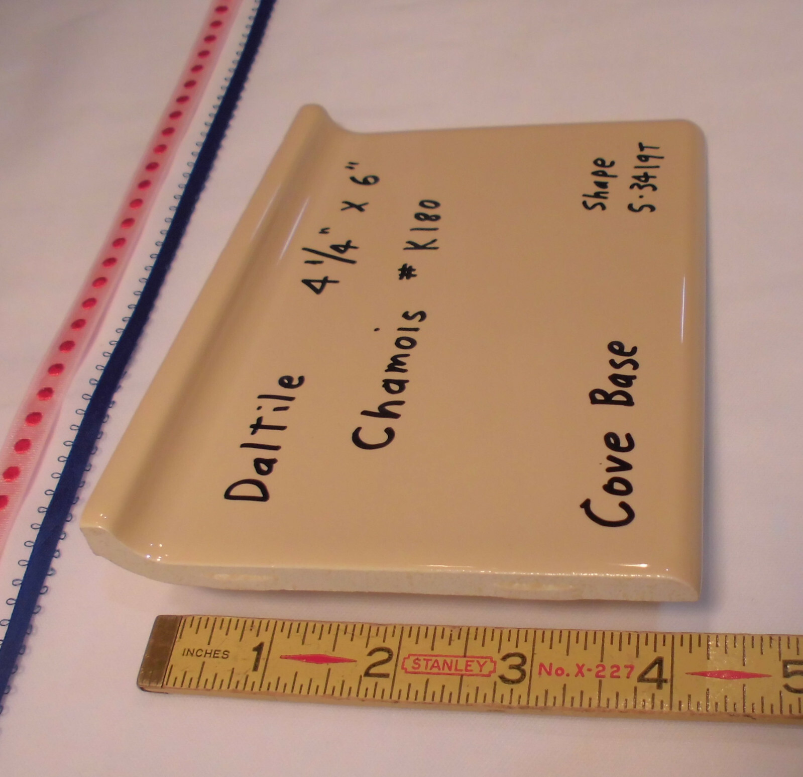 1 pc. Chamois -Tan Round Top Cove-Base Ceramic Tile: 6″ X 4-1/4″ By Daltile, NOS