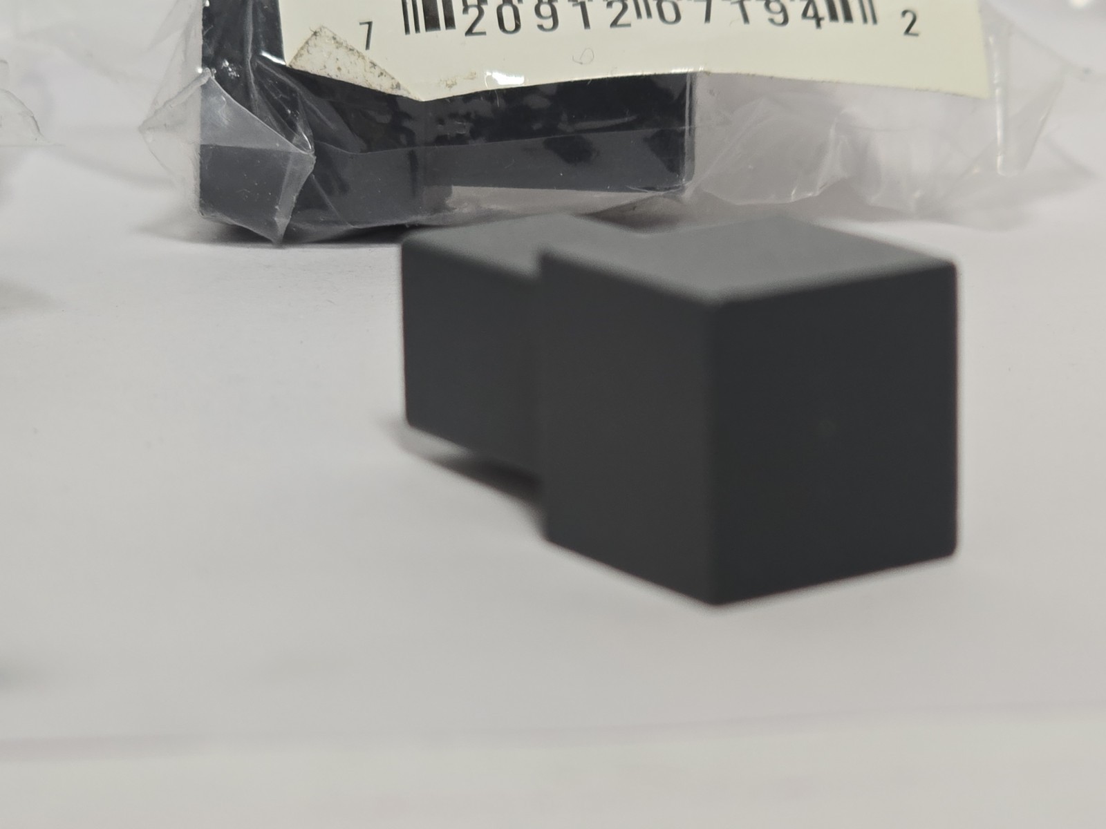 LATICRETE SQ4-A100RAV-11 SQUARE SHAPE 3/8″ RAVEN INSIDE/OUTSIDE CORNER (10-Pack)