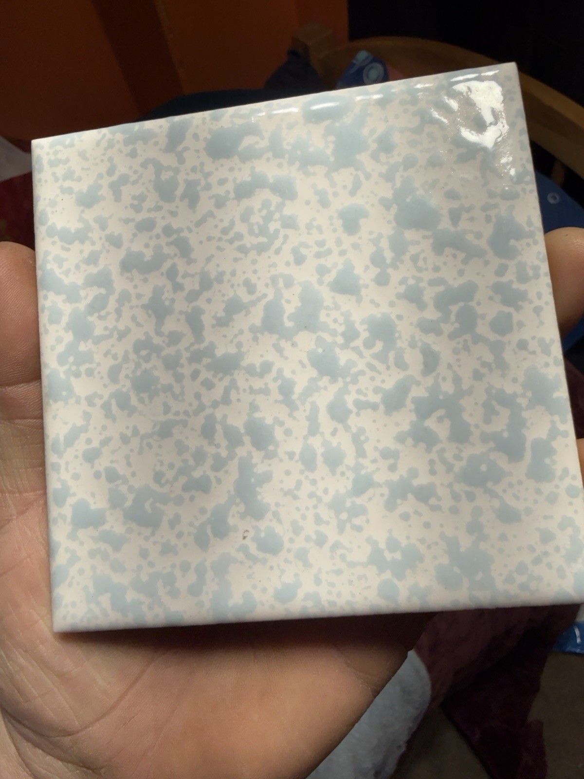 1 Wall Tile cGSc USA FT 4-3/8″ Ceramic Mottled Sky Blue on Off White Vtg