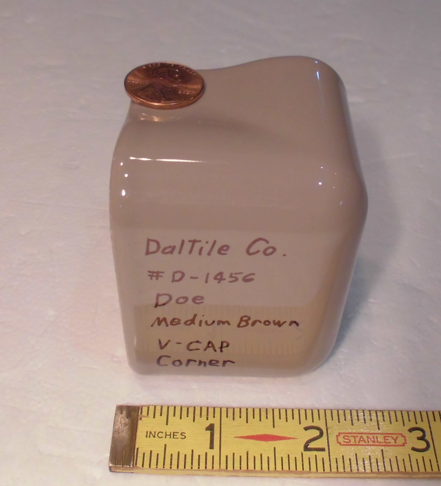 1 pc. Medium Brown – Doe: V Cap Corner Ceramic Trim Tile Counter Edging, Daltile