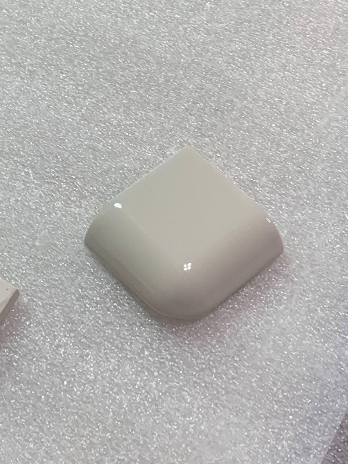 New US Ceramic Co U-O78 Bone 2″ x 2″ Radius Bullnose Corner Gloss *2pcs*