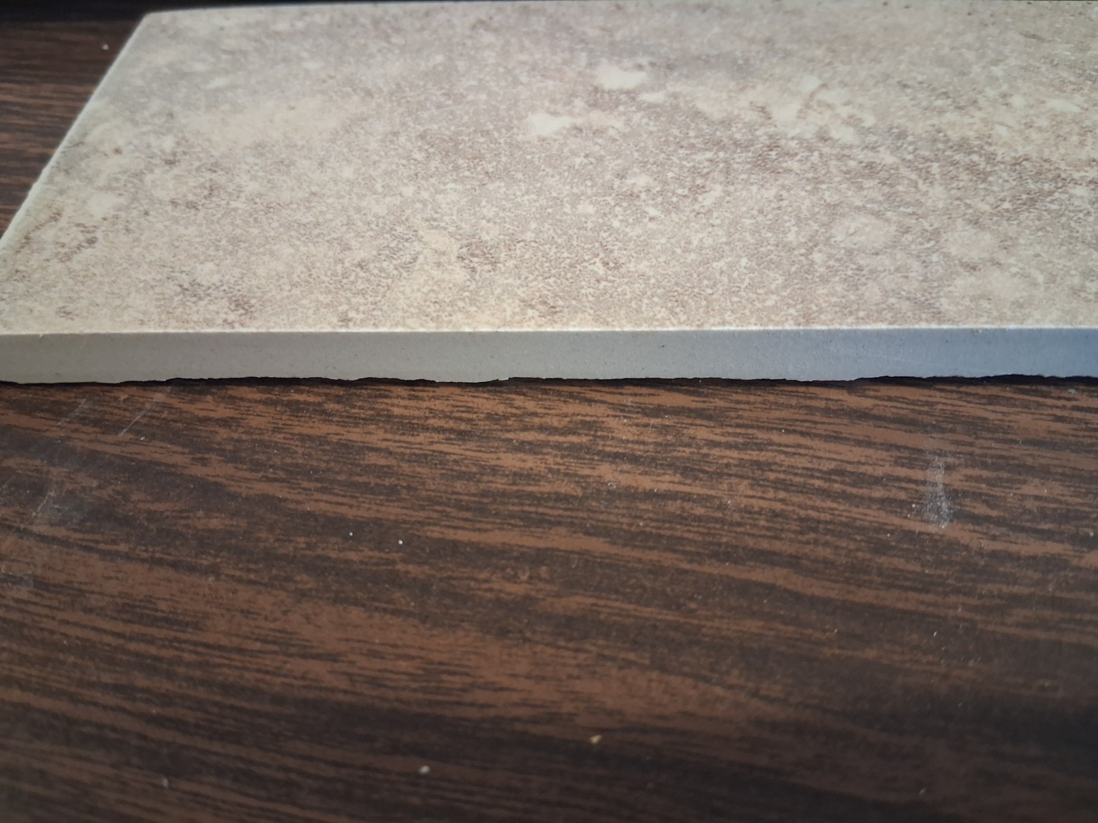 (8 PIECES) 3″ x 11.75″ BEIGE DESIGN BULLNOSE CERAMIC TILE TRIM/ABSTRACT DESIGN
