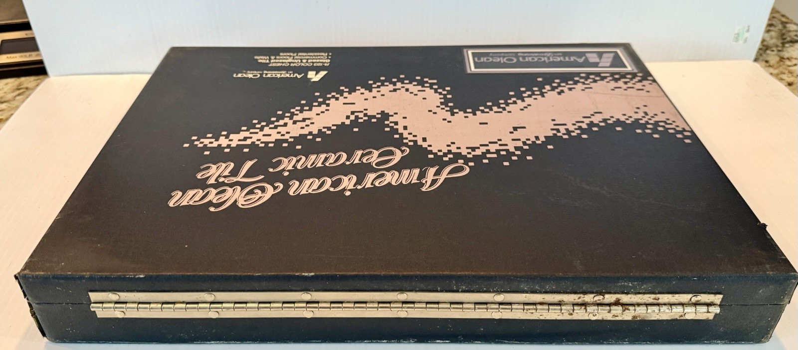1993 American Olean R123 Color Chest Tile Sample Case 110+ Pieces Nearly Complet