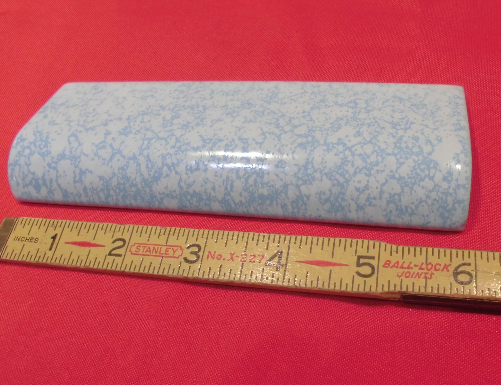 1 pc. 2″ X 6″ Vintage *Molted Baby Blue* Ceramic Mudd Radius Bullnose Tile “NOS”